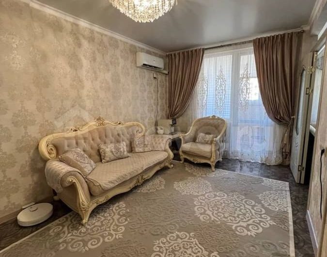Продается 4-комнатная квартира, 110 м²,                                                     Анапа